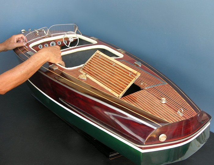 Large model of the Chris Craft Barrel Back classic boat