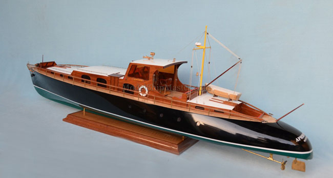 Model boats and model ships of true museum quality 