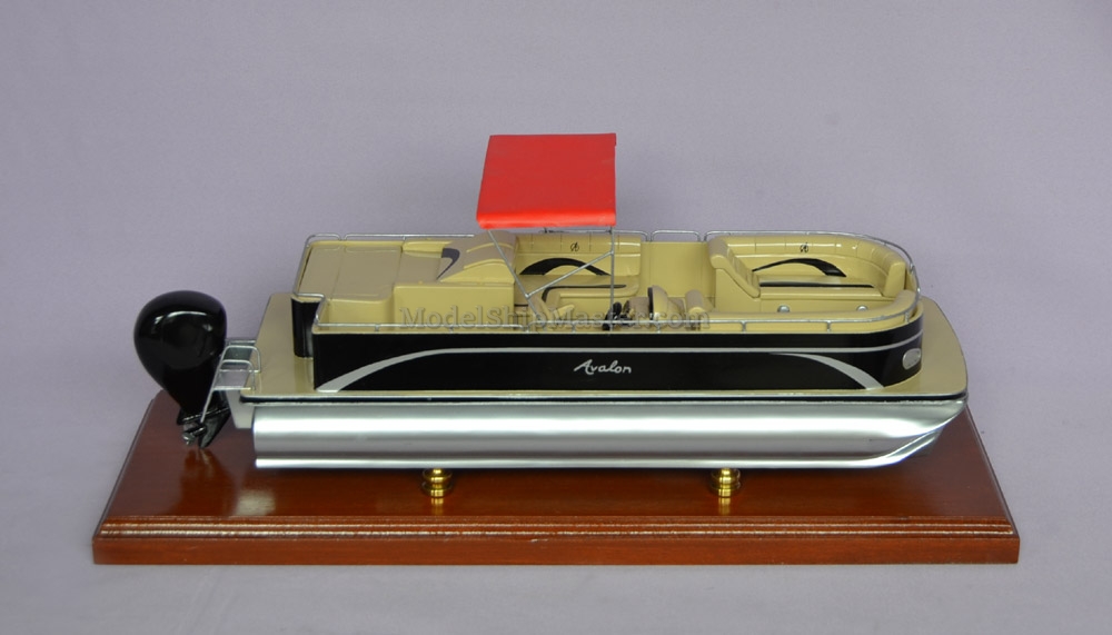 Tritoon boat