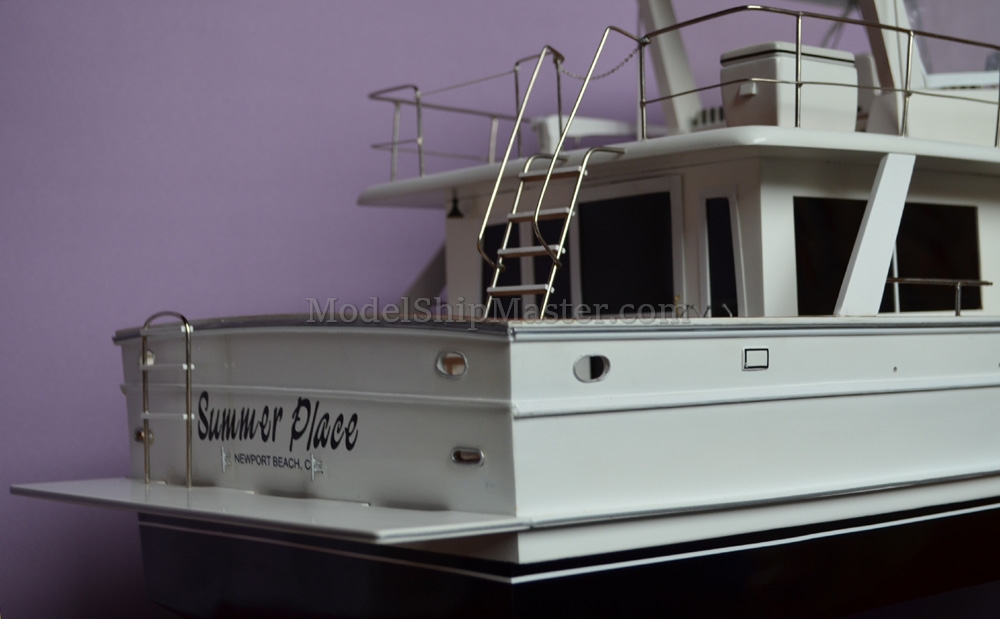 OFFSHORE SEDAN boat