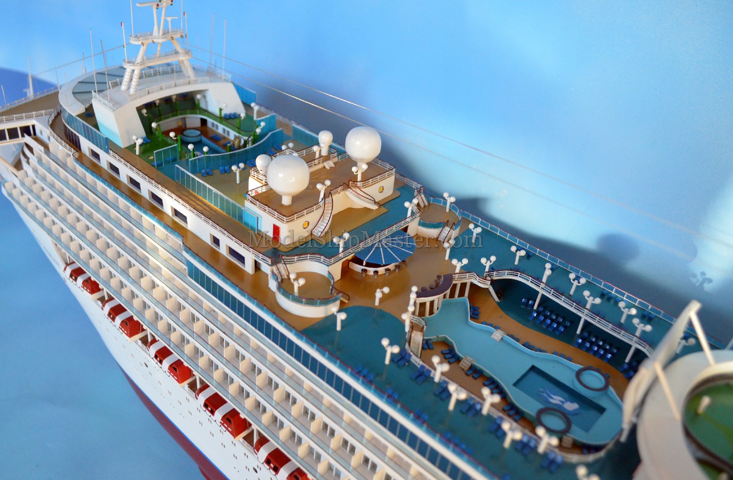 Diamond Princess cruise ship model