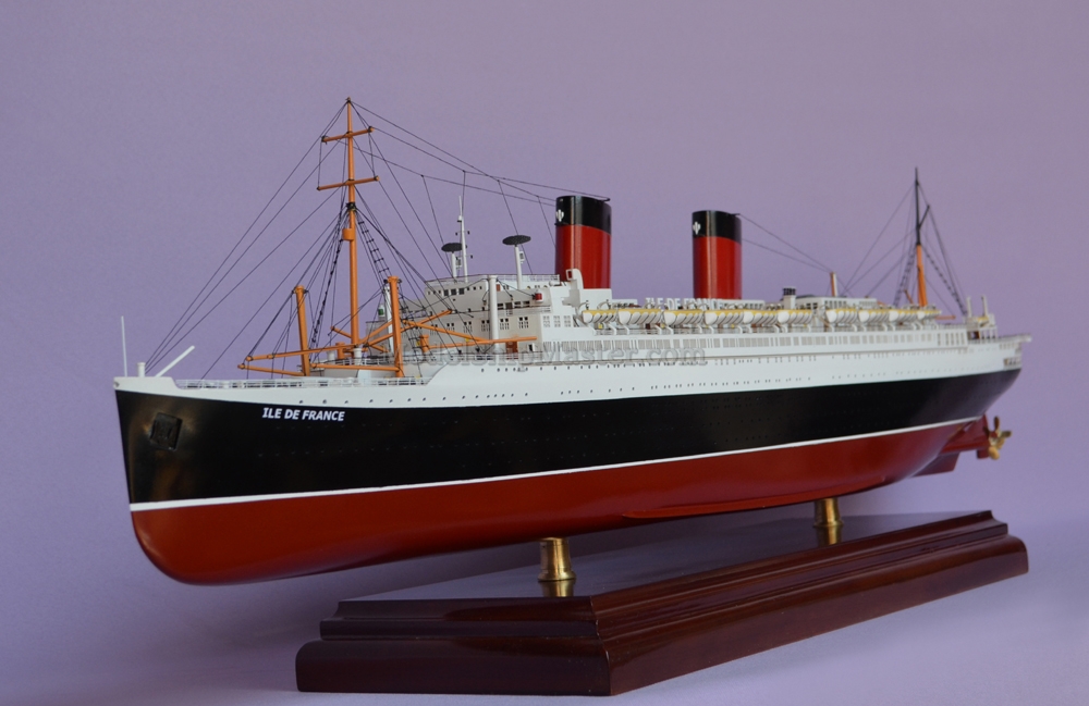 Ile De France ship