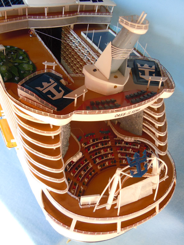 Oasis of the Seas водные горки